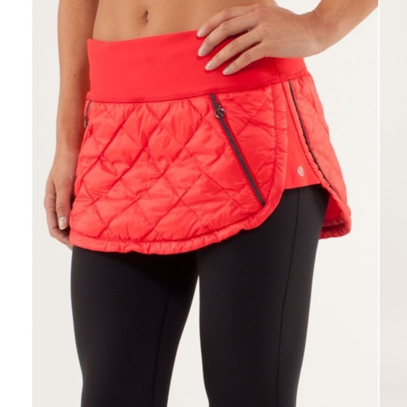 lululemon athletica Dresses & Skirts - Lululemon Hot Cheeks Goose Down Wind & Water Resistant Quilted Mini Skirt Size 4
